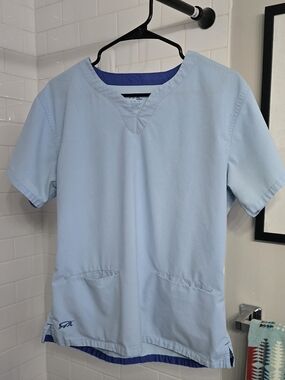 Iguana Med Light Blue Medical Scrub Top with Contrast Trim